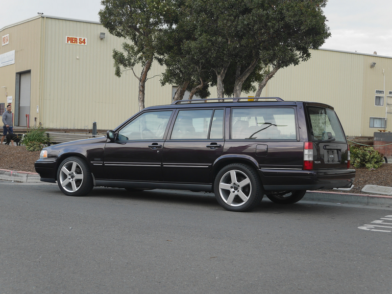 Illustration for article titled This 6-speed V8 Volvo Is An Awesome Wagon That You Can Actually Buy